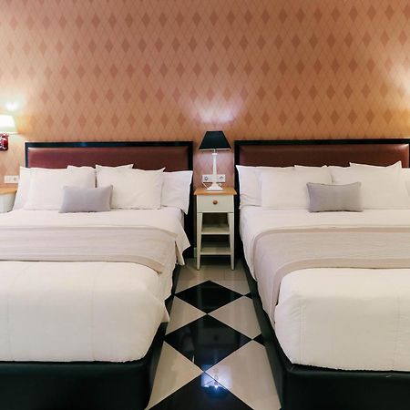 Home Guesthouse Surabaja Zewnętrze zdjęcie