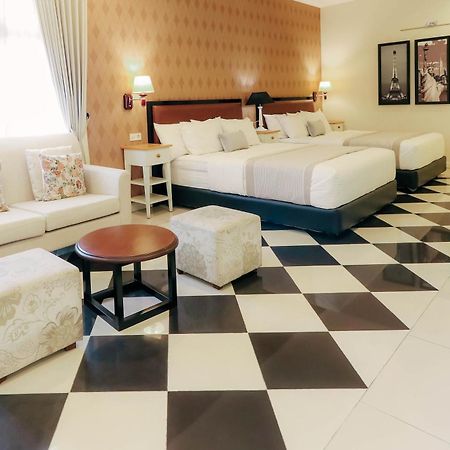 Home Guesthouse Surabaja Zewnętrze zdjęcie
