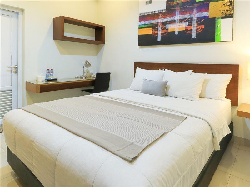 Home Guesthouse Surabaja Zewnętrze zdjęcie