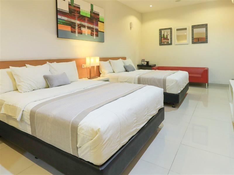 Home Guesthouse Surabaja Zewnętrze zdjęcie