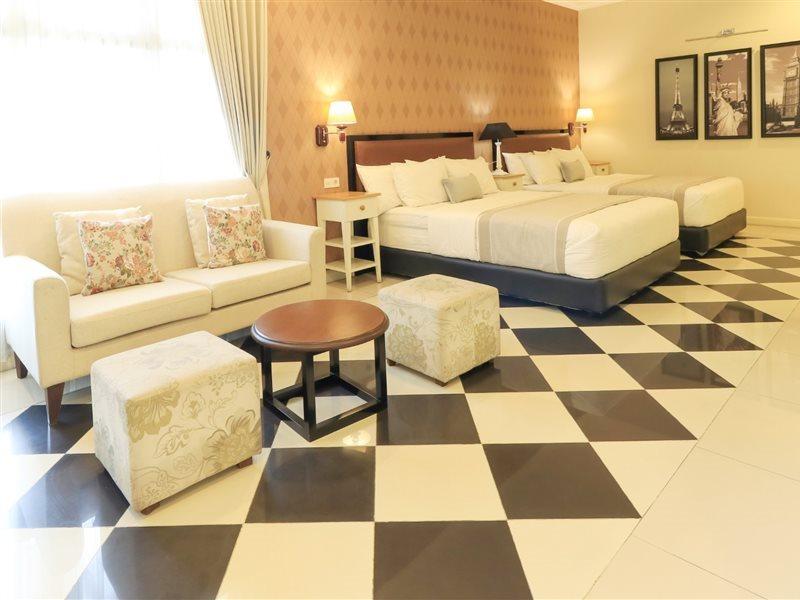 Home Guesthouse Surabaja Zewnętrze zdjęcie