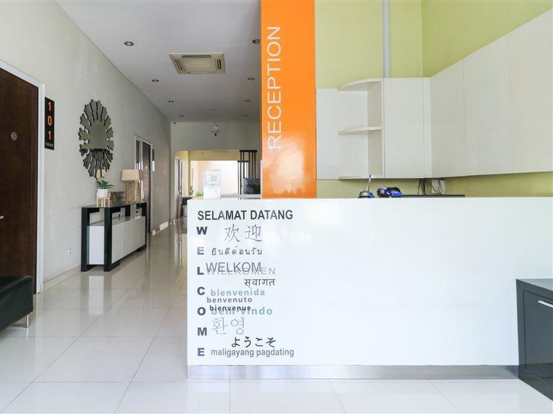 Home Guesthouse Surabaja Zewnętrze zdjęcie