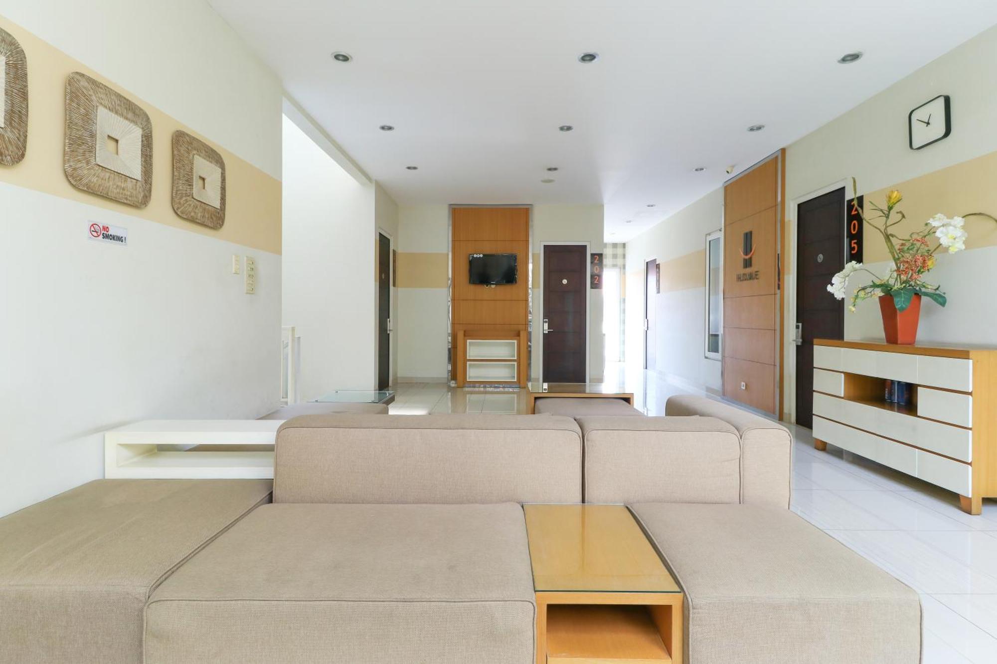 Home Guesthouse Surabaja Zewnętrze zdjęcie