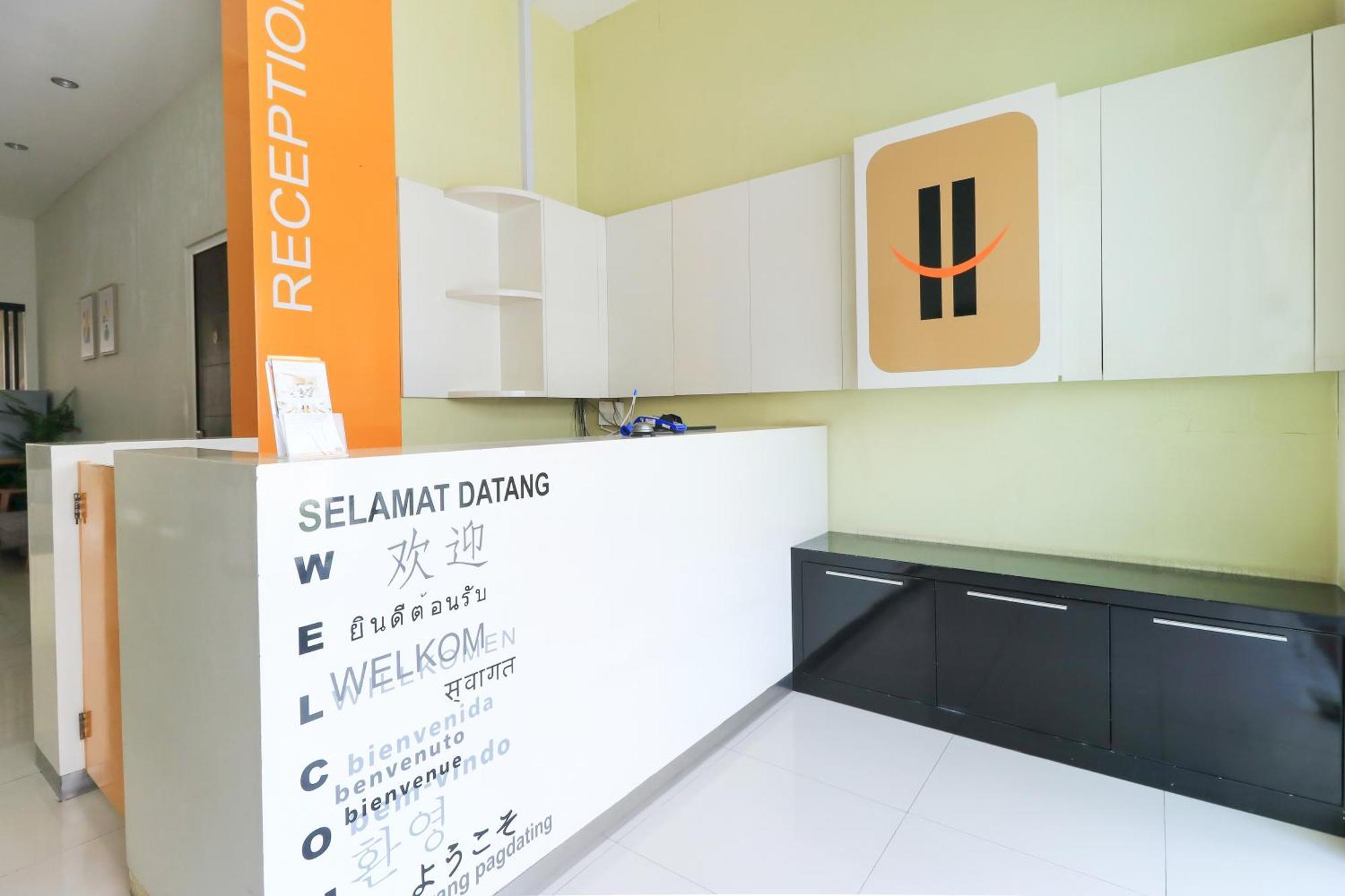 Home Guesthouse Surabaja Zewnętrze zdjęcie