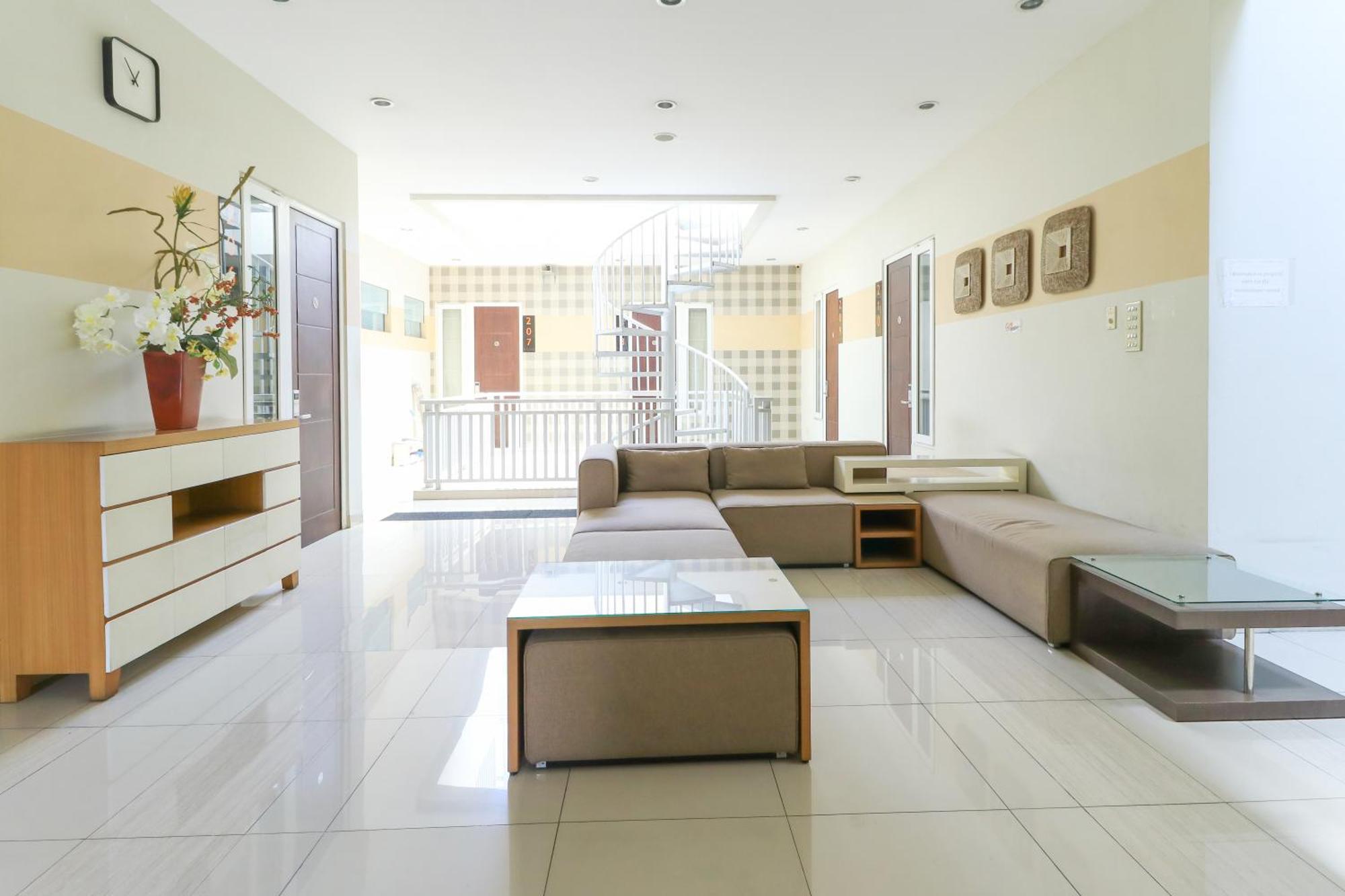 Home Guesthouse Surabaja Zewnętrze zdjęcie