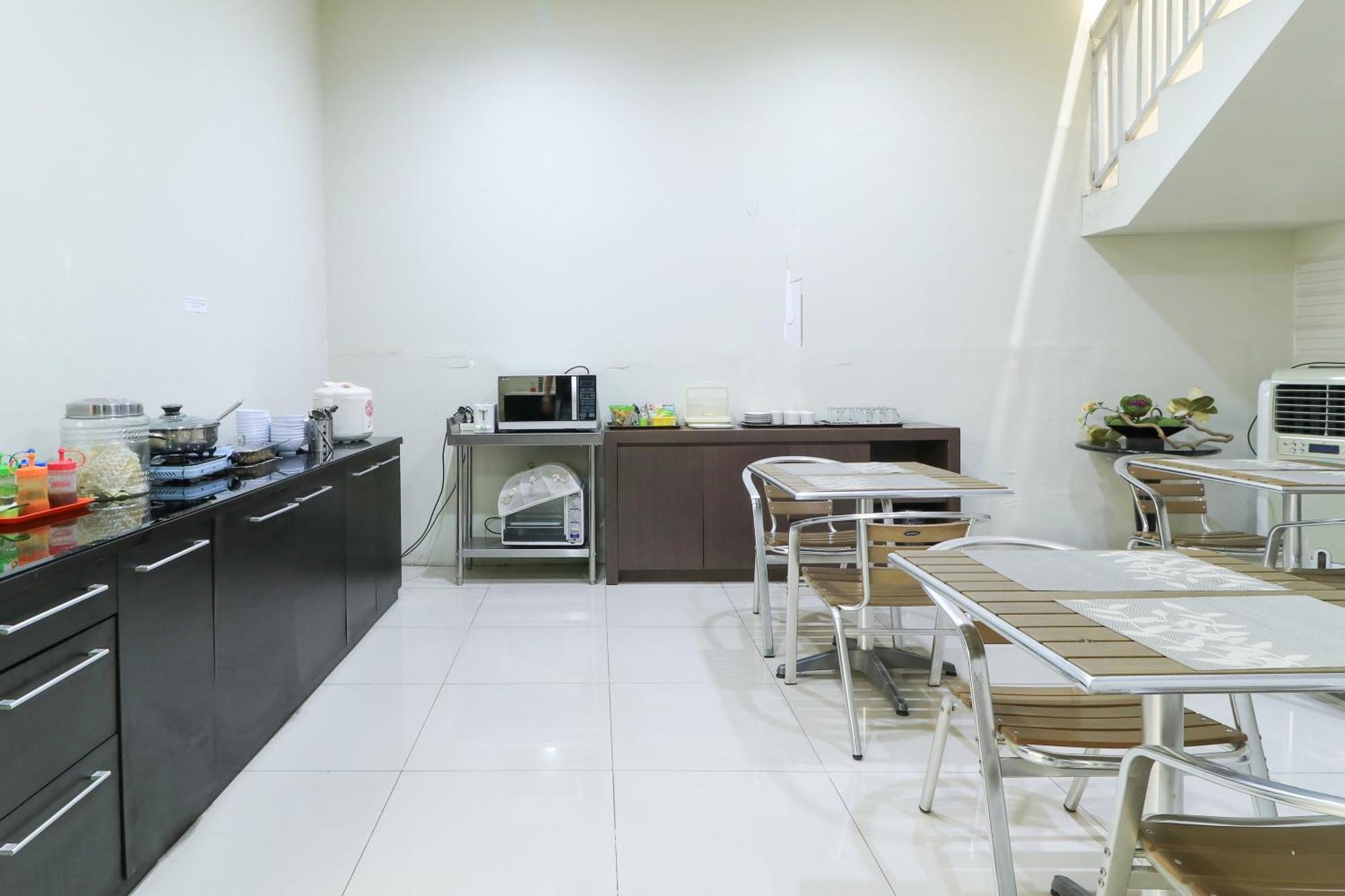 Home Guesthouse Surabaja Zewnętrze zdjęcie