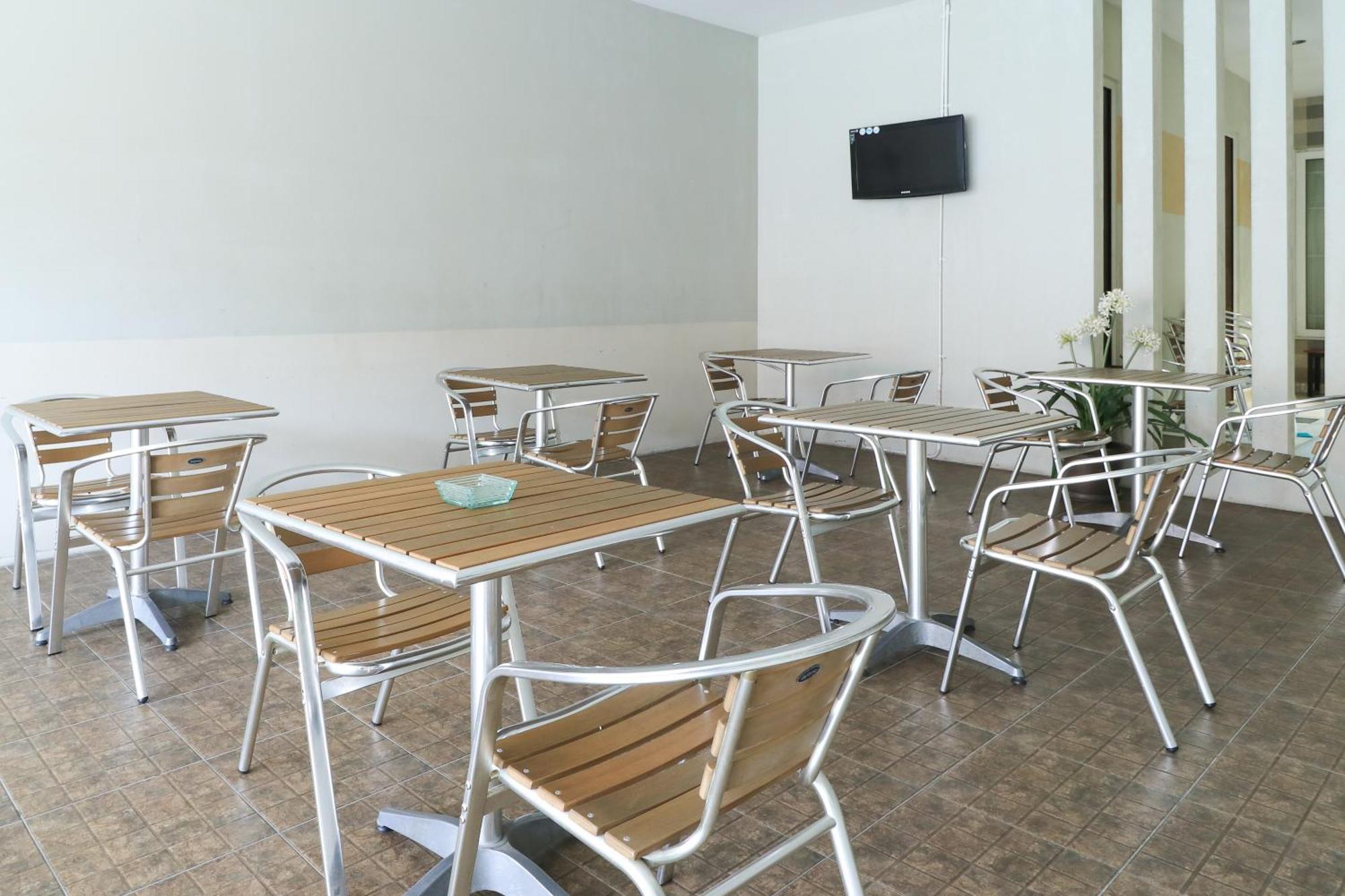Home Guesthouse Surabaja Zewnętrze zdjęcie