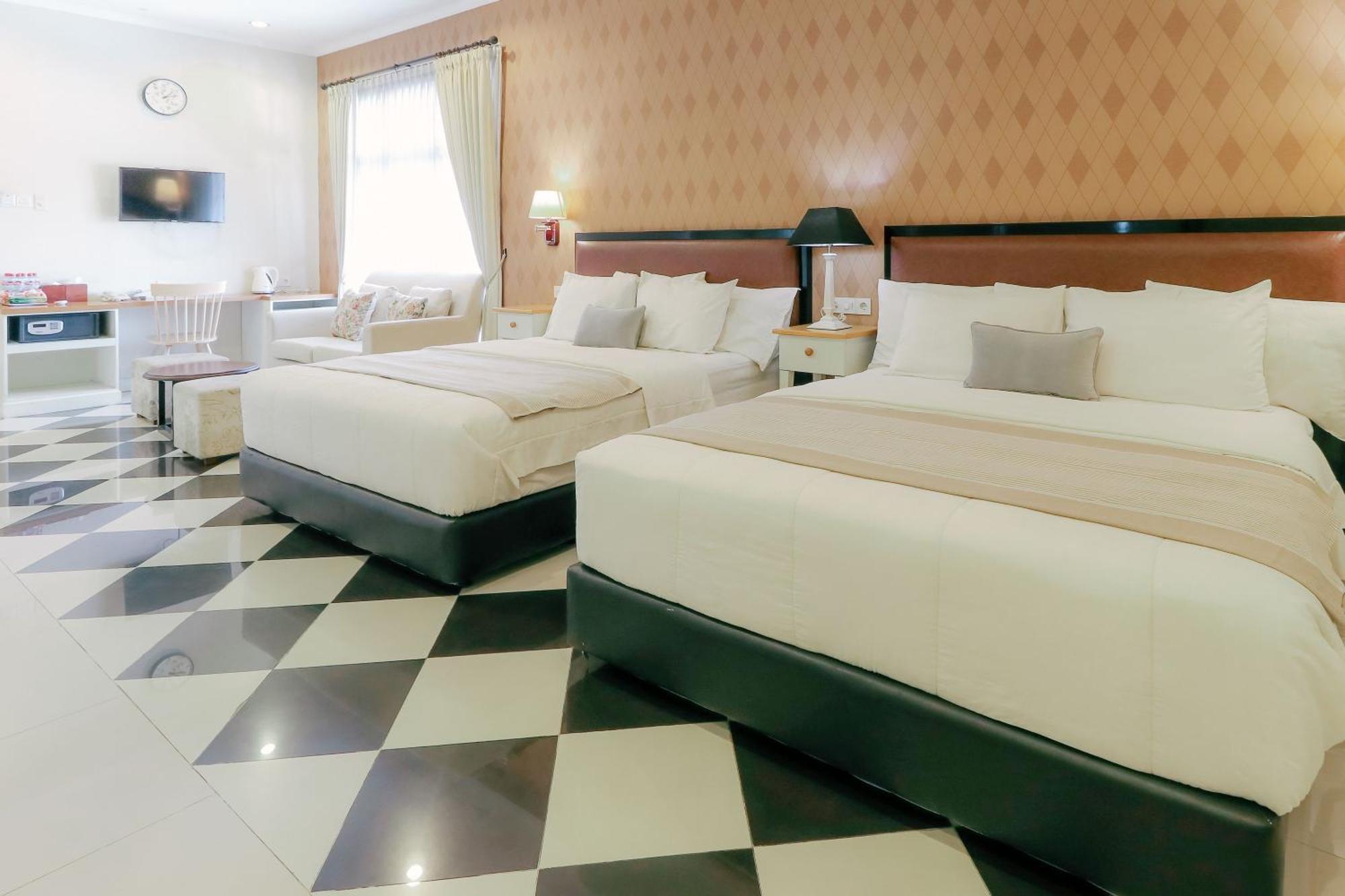 Home Guesthouse Surabaja Zewnętrze zdjęcie
