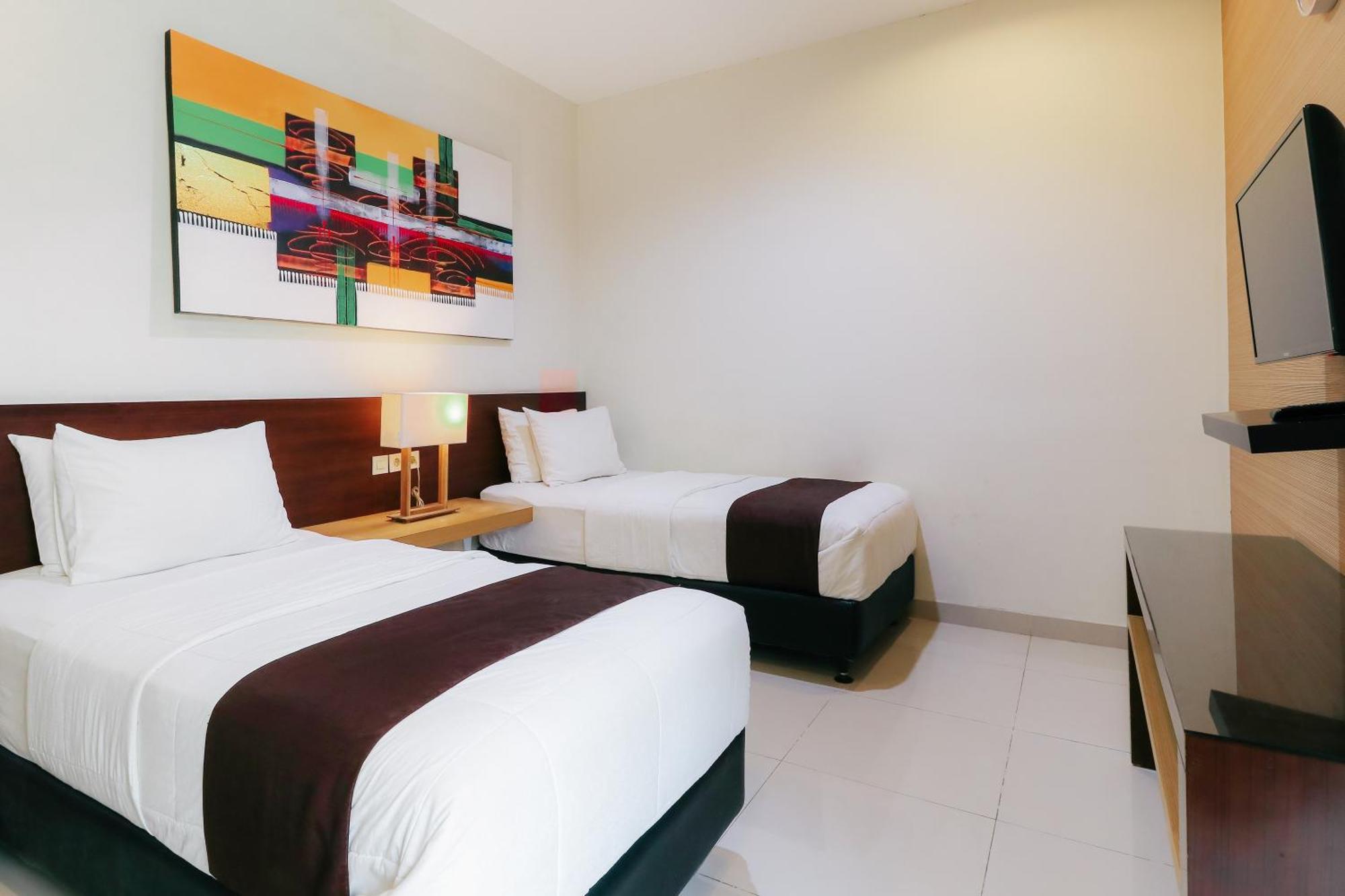 Home Guesthouse Surabaja Zewnętrze zdjęcie