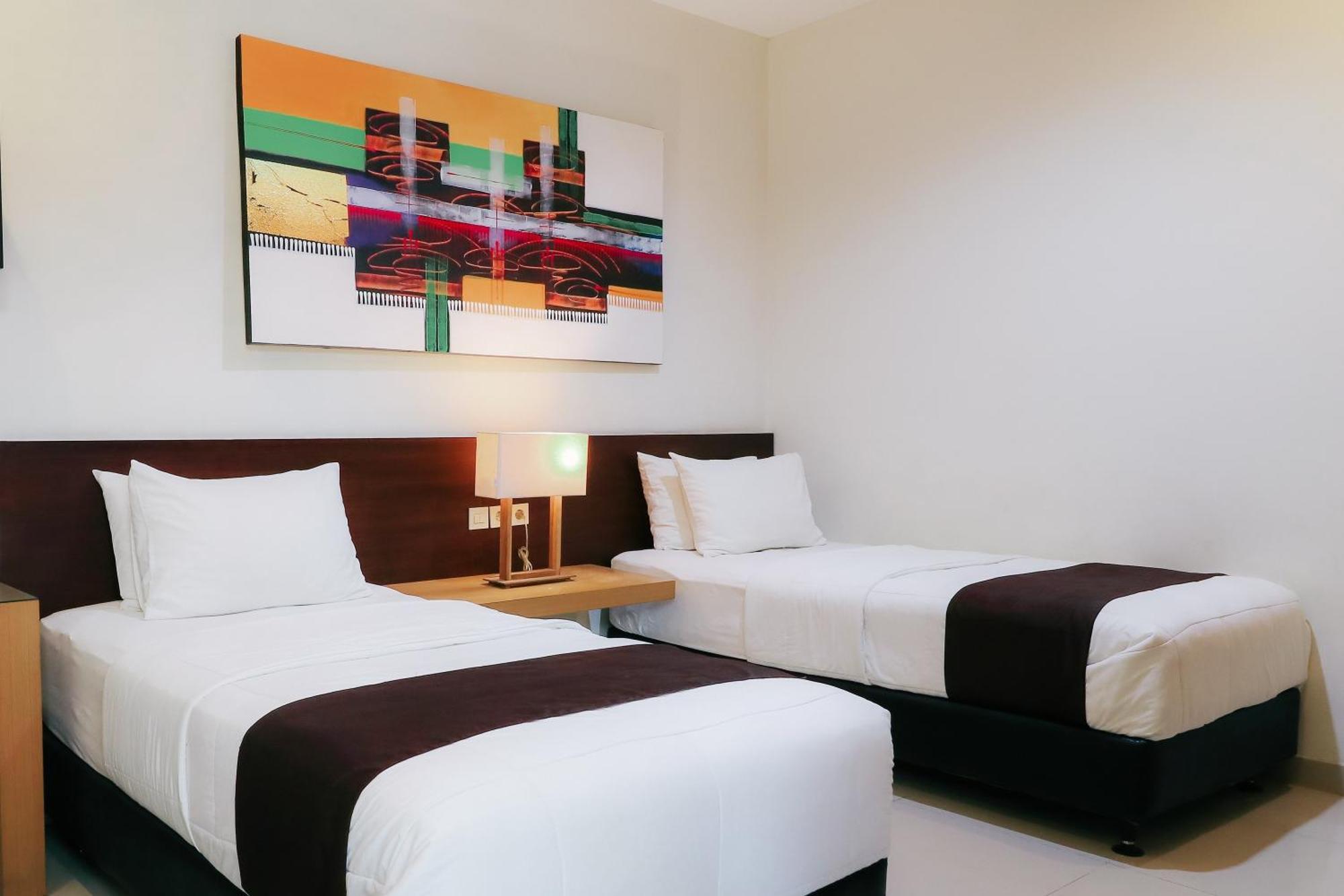 Home Guesthouse Surabaja Zewnętrze zdjęcie