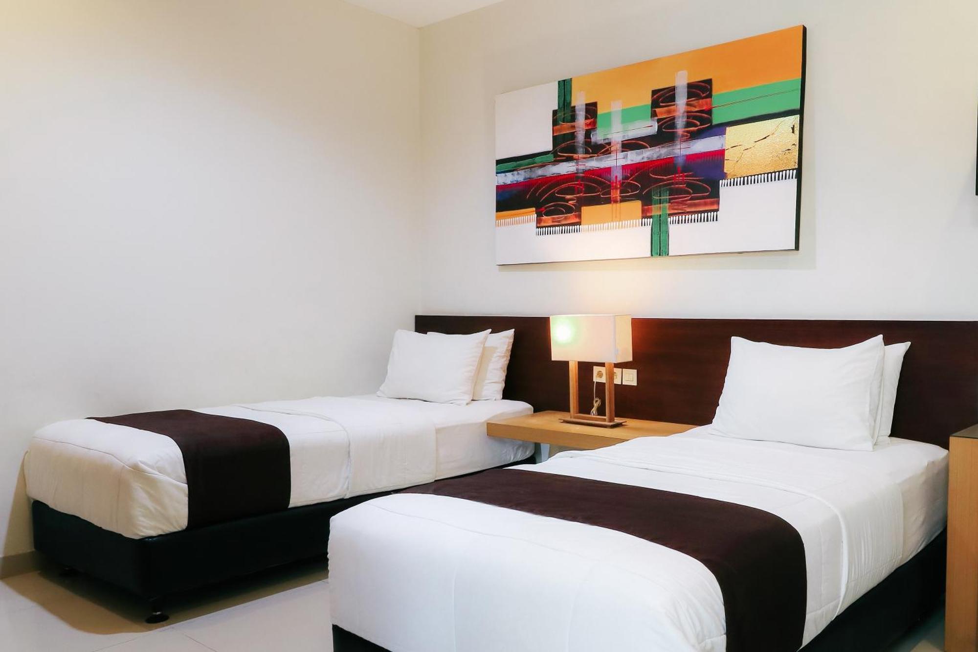 Home Guesthouse Surabaja Zewnętrze zdjęcie
