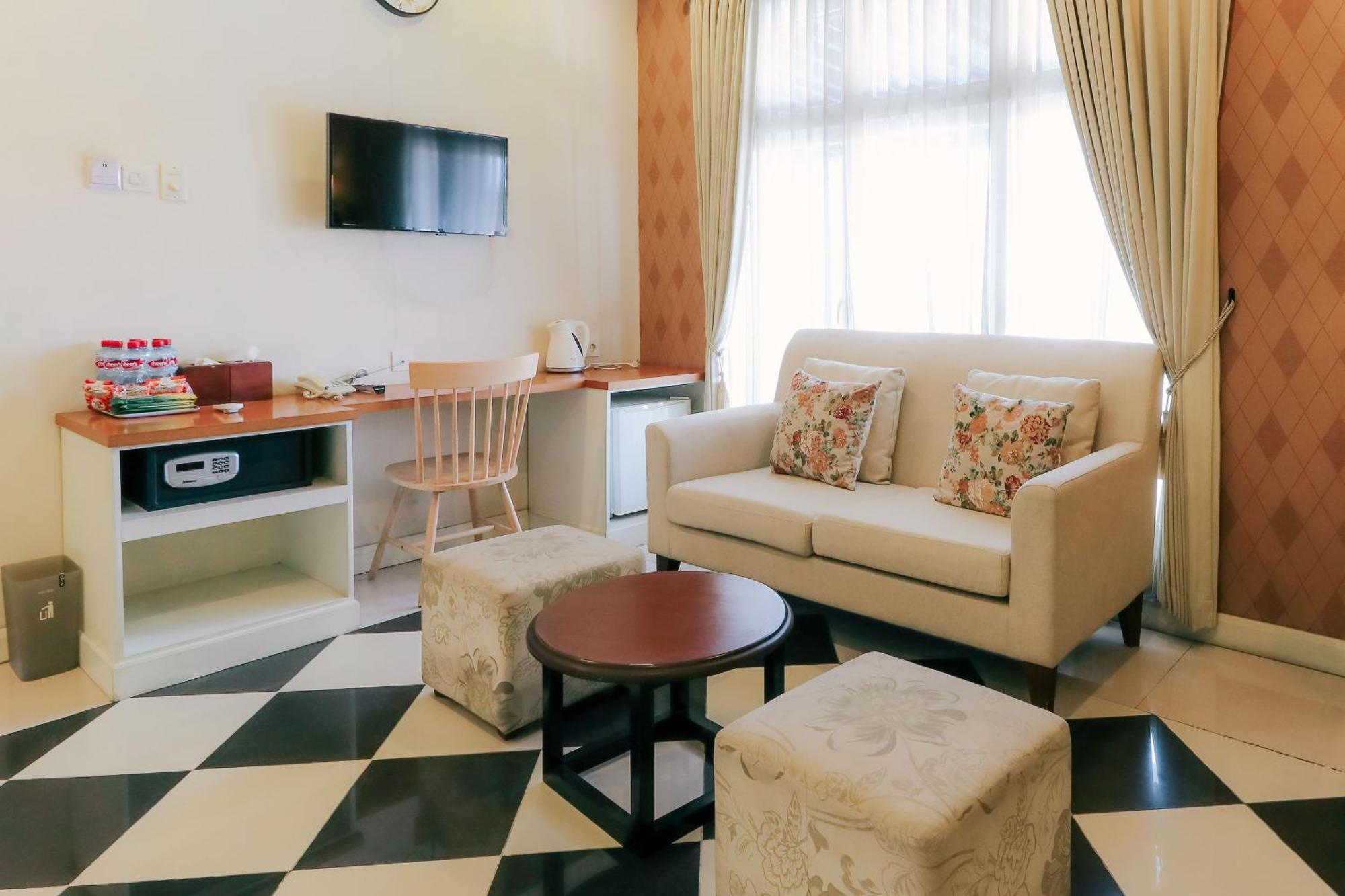 Home Guesthouse Surabaja Zewnętrze zdjęcie
