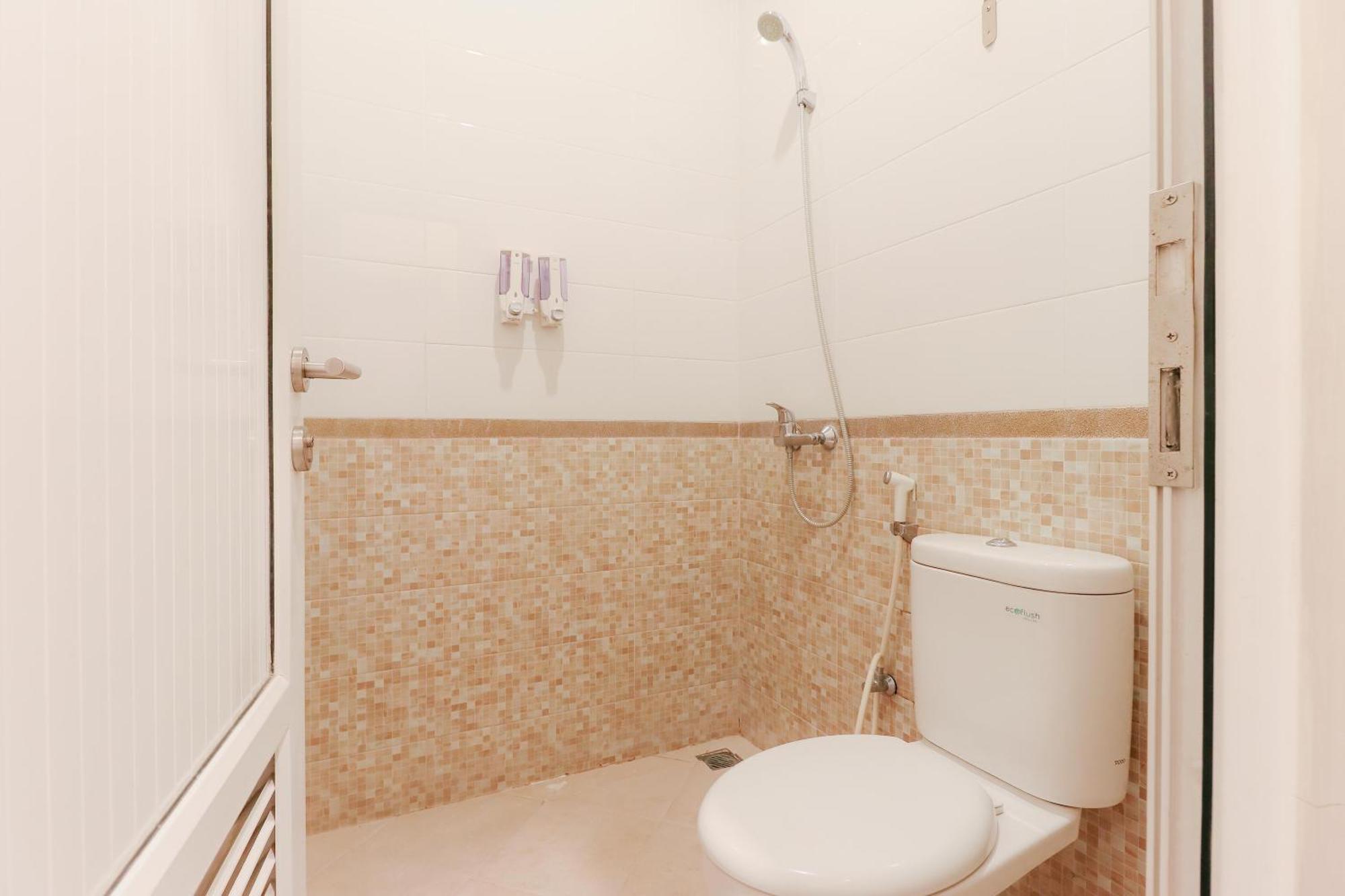 Home Guesthouse Surabaja Zewnętrze zdjęcie