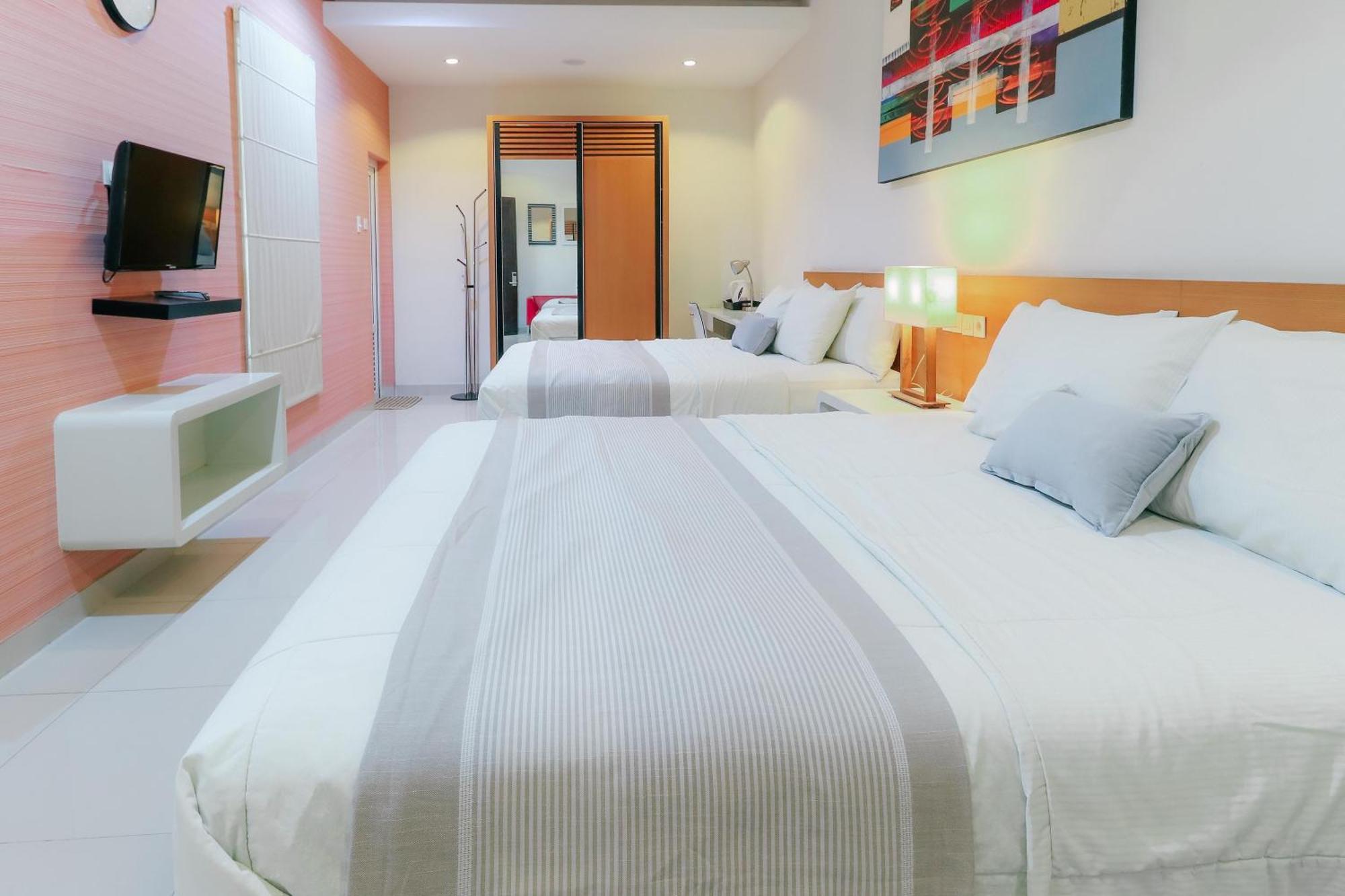 Home Guesthouse Surabaja Zewnętrze zdjęcie