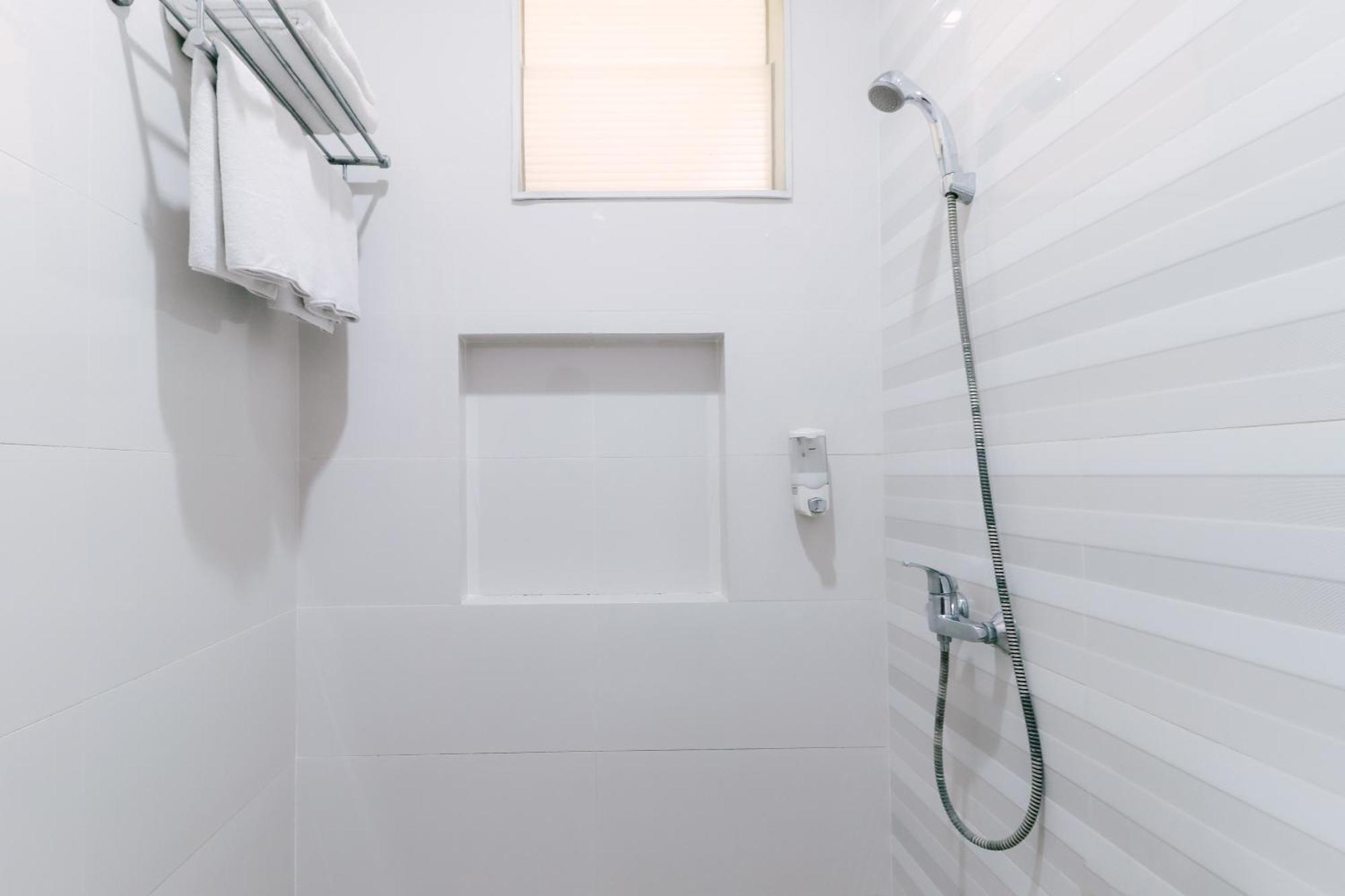Home Guesthouse Surabaja Zewnętrze zdjęcie