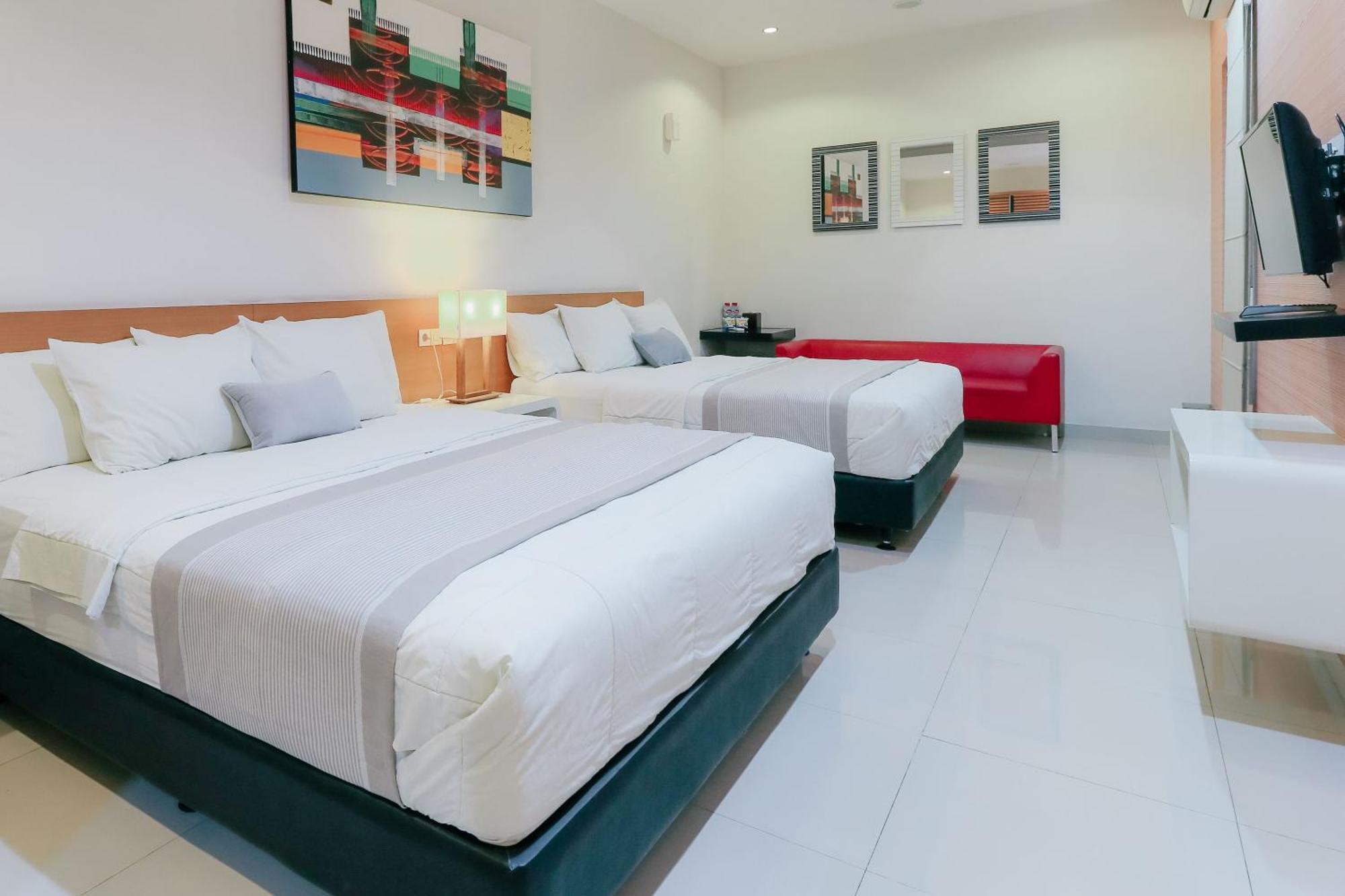 Home Guesthouse Surabaja Zewnętrze zdjęcie