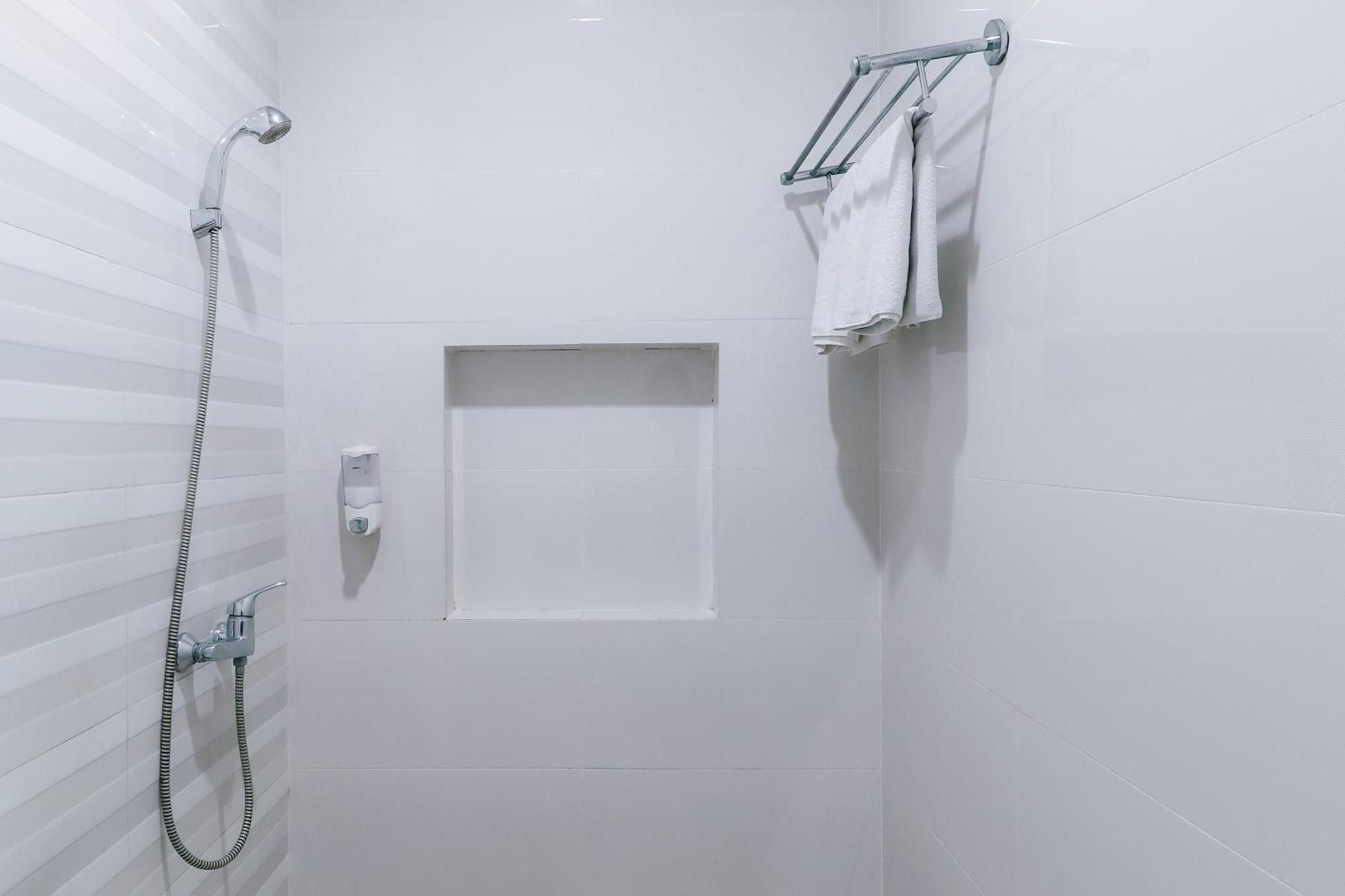 Home Guesthouse Surabaja Zewnętrze zdjęcie