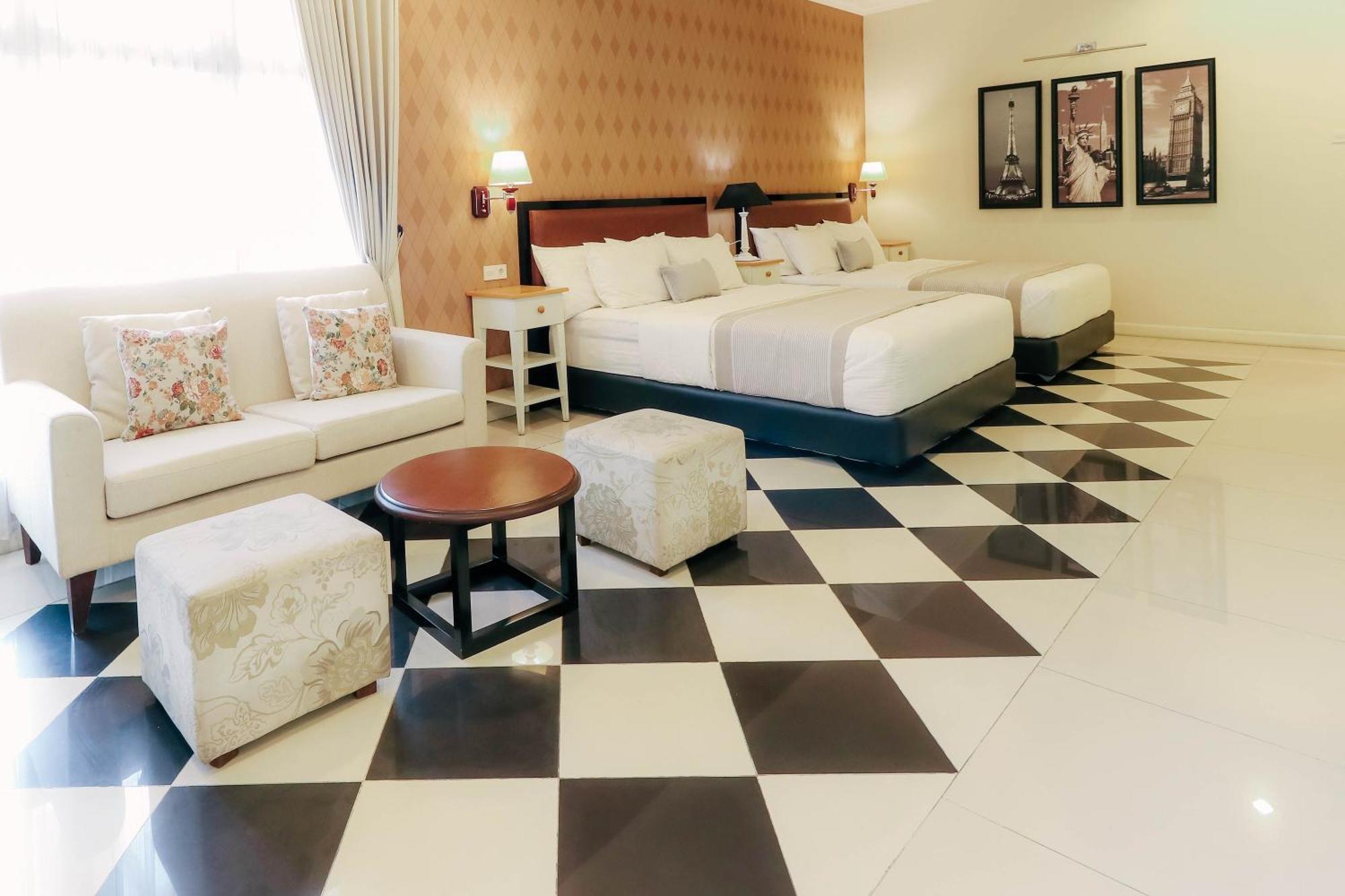 Home Guesthouse Surabaja Zewnętrze zdjęcie