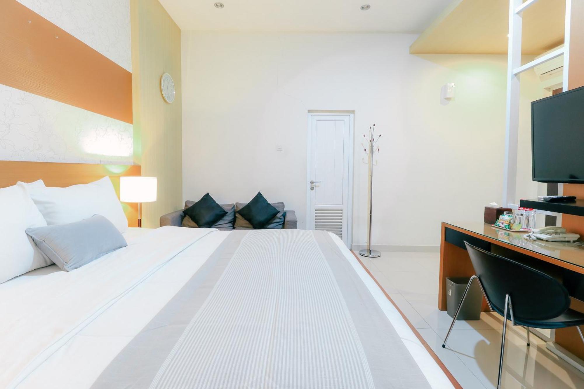 Home Guesthouse Surabaja Zewnętrze zdjęcie