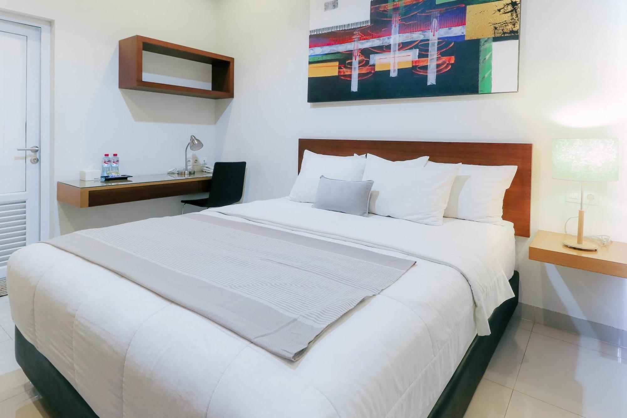 Home Guesthouse Surabaja Zewnętrze zdjęcie