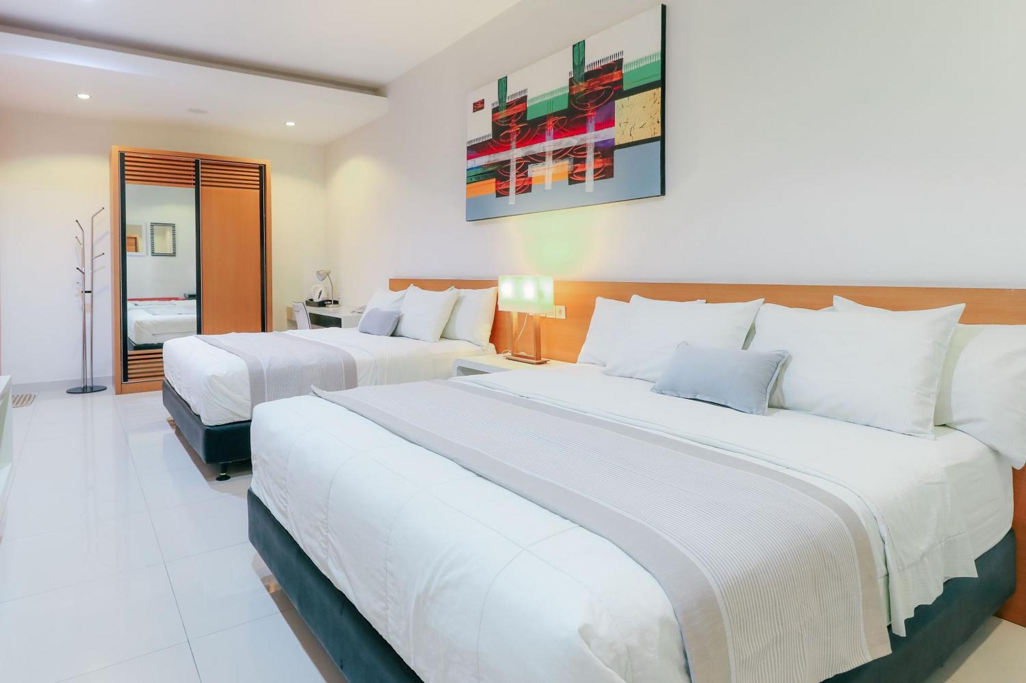 Home Guesthouse Surabaja Zewnętrze zdjęcie